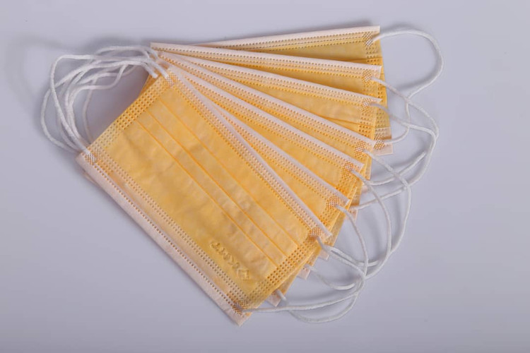 ماسک زرد نگارین